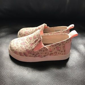 Toddler girls toms